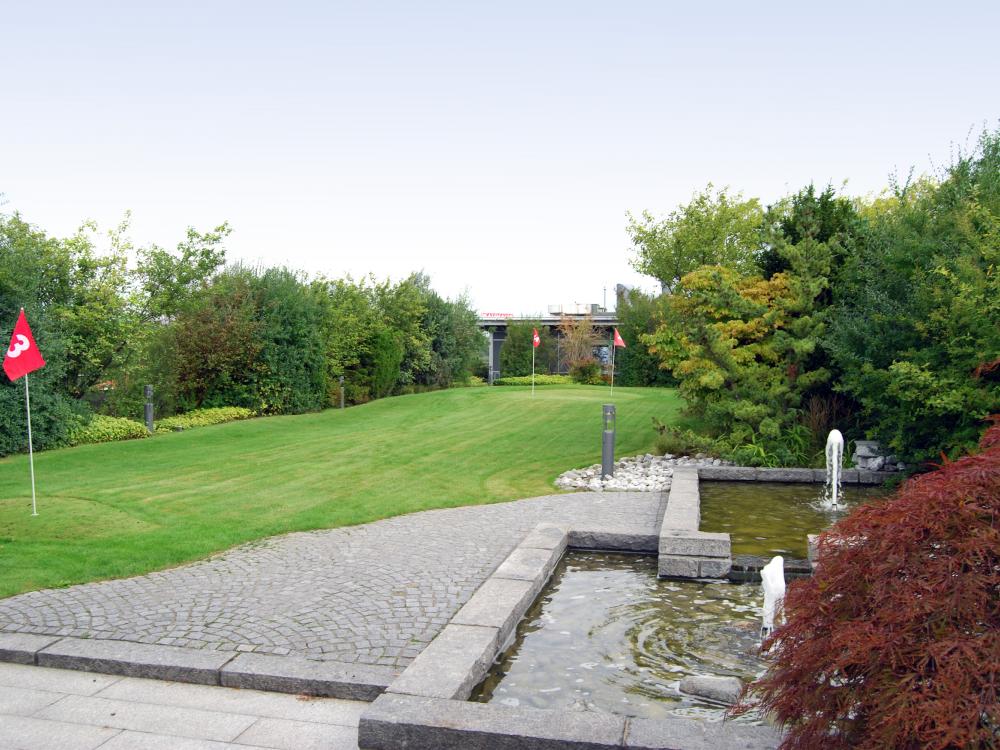 Roof garden with golf course and water basin
