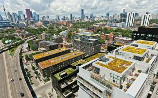 At BAU 2019, ZinCo will demonstrate how to build innovative green roofs. Our example shows the River City condos, Toronto, Canada. Green roofs in the city